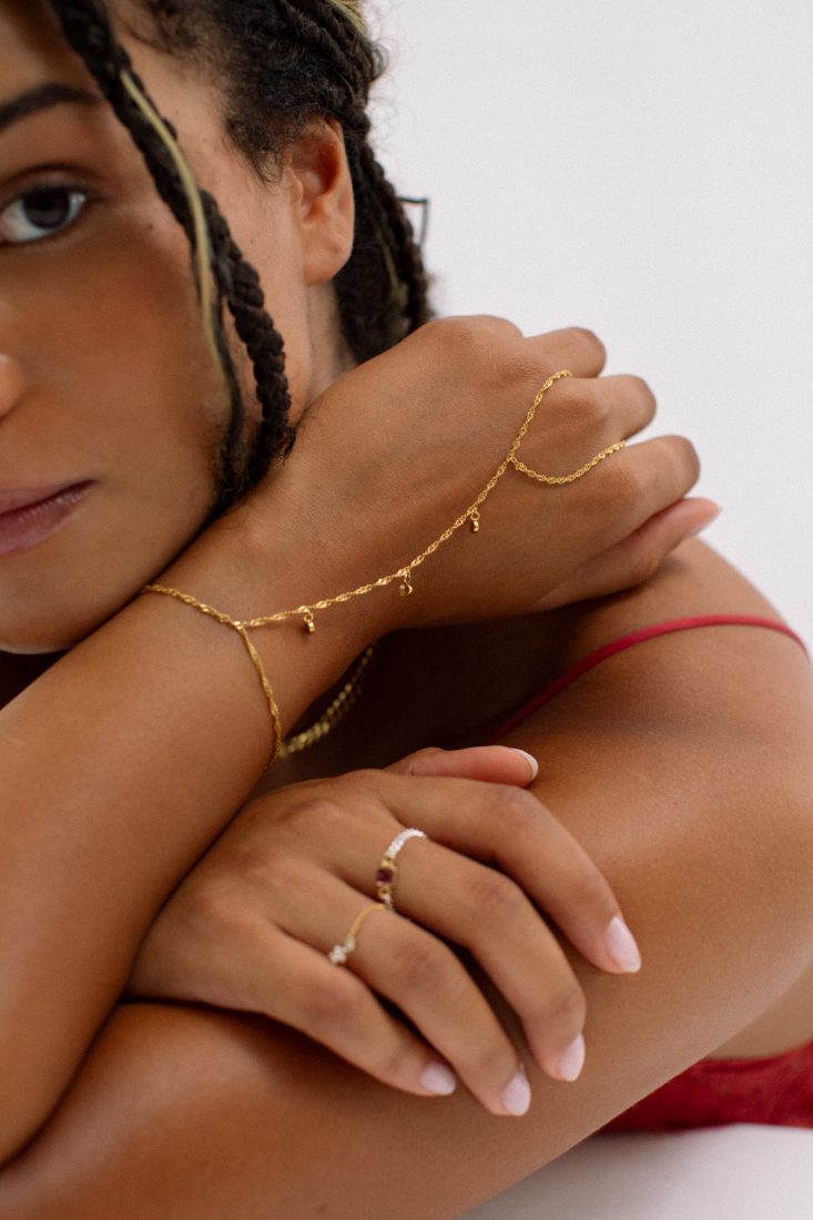 Hand chain with details