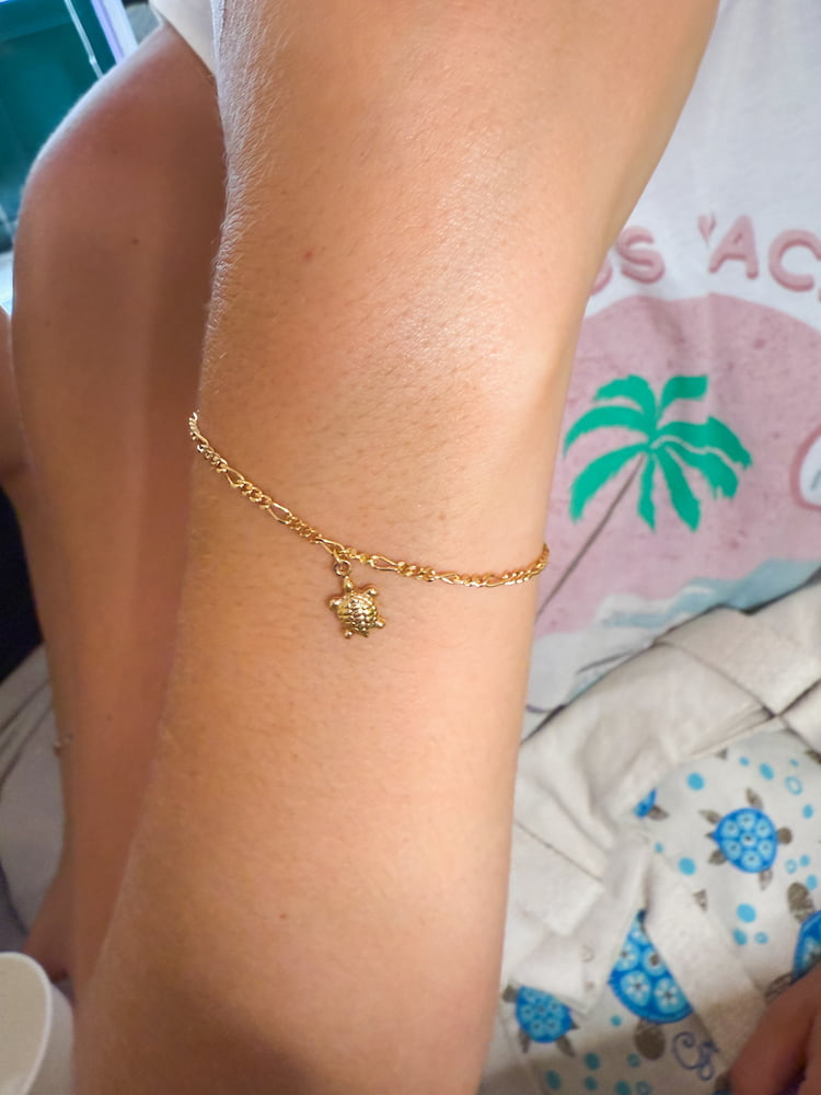 Pulseira permanente com charm tartaruga | Forever Bond Studio