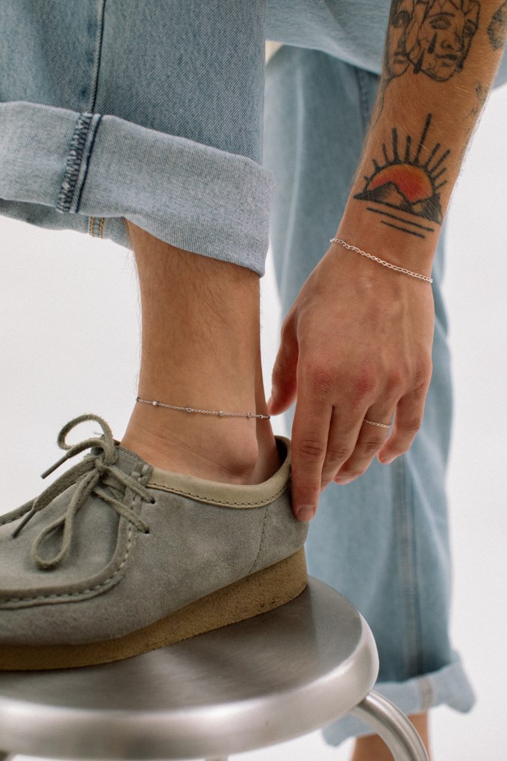 Pulseira de pé permanente soldada no tornozelo