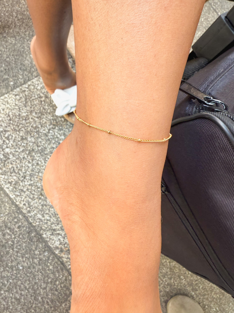 Pulseira de Pé dourada minimal | Forever Bond Studio