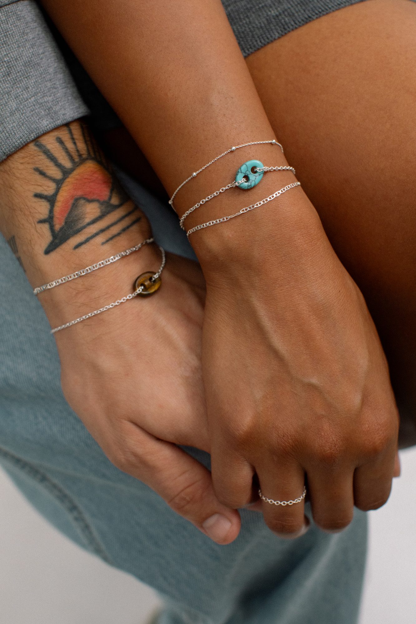Pulseiras permanentes em Braga: casal de mãos dadas